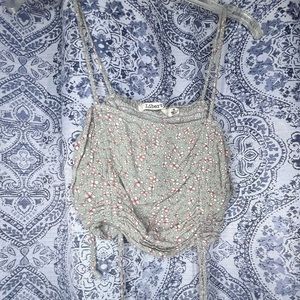 FLOWER DETAILED CROP TOP